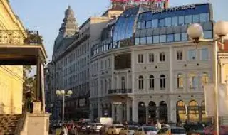 Столичният „Гранд-хотел България” се превърна в бунище