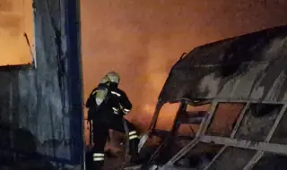 208 пожара са загасени в страната през последното денонощие, един човек е загинал
