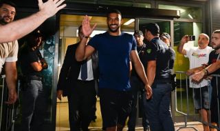 Бразилец подписва с Ювентус, вече пристигна в Торино