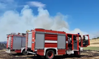 Fire breaks out in villa area near Sliven, people are being evacuated and helicopters are waiting