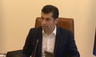 Бащата на премиера призова честните да излязат на улицата