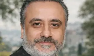 След падане от 16-ия етаж в Истанбул почина турският продуцент Ерол Кьосе