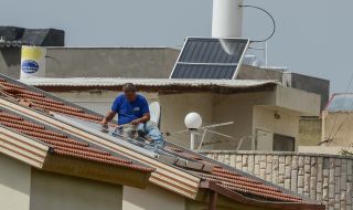 Държава ударно оборудва покривите на къщите със слънчеви панели