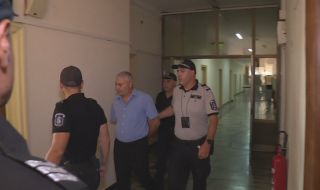Полицейският шеф от Разград, участвал в престъпна група за издаване на визи, остава в ареста