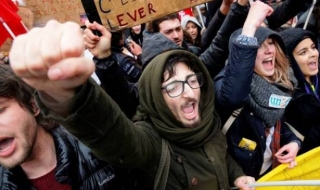 Френският кабинет прие спорните трудови реформи