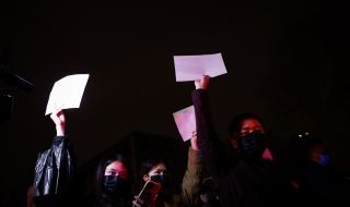 Празният лист хартия е символ на протестите в Китай