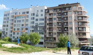 Санират се 54 сгради, а 9 са завършени