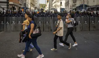 Амнистирани са близо 400 политически затворници във Венецуела