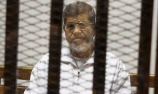 Египет осъди на доживотен затвор бившия си президент
