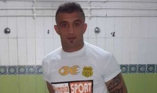 Футболист от Тунис се самозапали в знак на протест срещу "полицейската държава" и почина