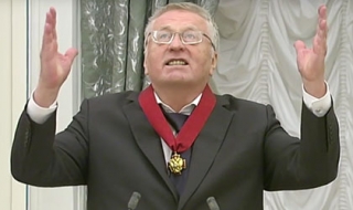 Жириновски пя „Боже, Царя ни пази!“ в Кремъл (Видео)