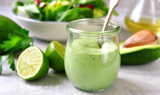 Рецепта на деня: Свежа разядка с авокадо и кисело мляко