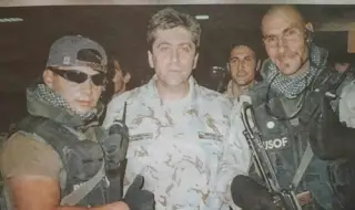 Командос: Джипът на президента Първанов в Кербала бе улучен два пъти, само късмет ни спаси