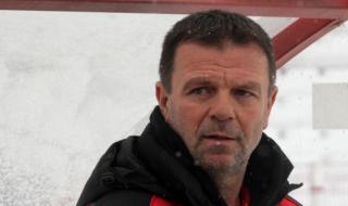 Стойчо Младенов остава треньор на Кайсар