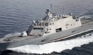 Пожар на американски военен кораб рани седем моряци