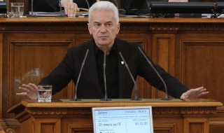 Сидеров: Съжалявам, че този смешен човек е президент на България