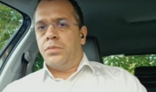 Формацията на Петков и Василев и кметът на Добрич  спорят за слогана "Продължаваме Промяната"