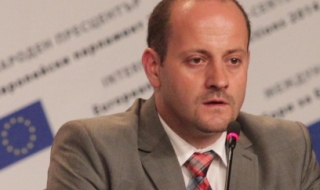 Кънев поиска оставката на Горанов заради данък ”Уикенд”