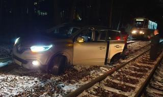 Дивотия в новогодишната вечер с тузарски джип в столичния „Лозенец“ СНИМКИ