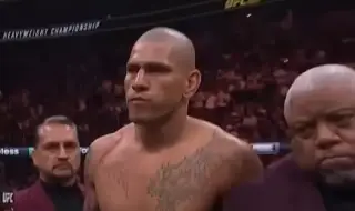 Алекс Перейра отново на върха: Светкавичен нокаут и нова титла в UFC