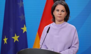 Бербок: Не виждам основа за преговори с Путин