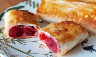 Рецепта на деня: Банички с череши на тиган