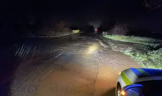 Скъсана дига на река Телки дере наводни пазарджишкото село Гелеменово ВИДЕО