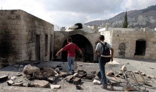 Палестинци раниха двама израелци, дошли на гроба на Йосиф в град Наблус 