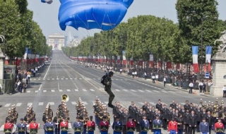 Помрачен национален празник отбеляза Франция