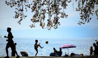 Проливни валежи и гръмотевични бури в 12 области на страната