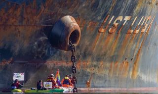 Екоактивисти блокираха танкер с руски петрол в Норвегия