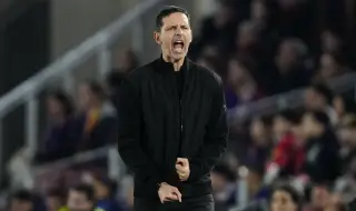 Айнтрахт Франкфурт уволни Дино Топмьолер