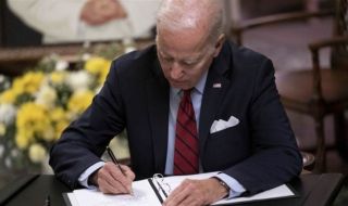 Байдън: Решението да пратим касетъчни боеприпаси на Украйна бе трудно