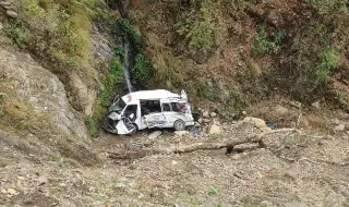 Seven dead, nine injured in bus accident on mountain road in Nepal 