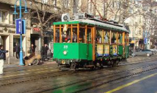 Коледен ретро трамвай отново в София