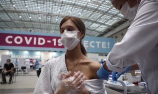 Защо толкова много лекари в Русия не искат да се ваксинират?