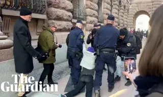 Грета Тунберг блокира входовете на шведския парламент