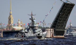 Русия демонстрира мощта на своя флот (ВИДЕО)