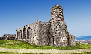 Замък в Албания разказва сърцераздирателна легенда