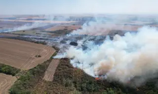 A fire is burning between Mizia and the village of Voivodovo 