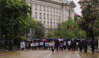 Протестиращи срещу убийствата по пътищата блокираха движението на Орлов мост