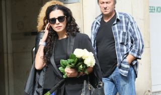 Елена Петрова е на път да вземе най-тежкото решение в кариерата си - ще се откаже ли от киното и театъра? 