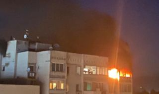 Голям пожар на върха на блок в Стара Загора