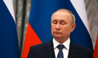 Путин и Макрон обсъдиха хода на войната
