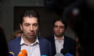 Кирил Петков иска всички депутати да си дадат имунитета