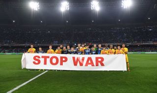 Наполи и Барселона призоваха „Войната да спре“ в най-интригуващия мач от елиминациите в Лига Европа