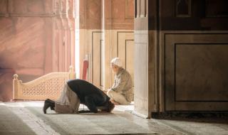 Мюсюлмани 37 години се молели в грешна посока