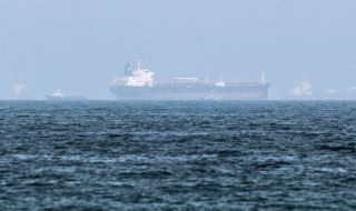 Гърция освободи задържания танкер с ирански петрол