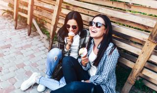 Приятелка за цял живот? Ето колко дълго продължава женското приятелство