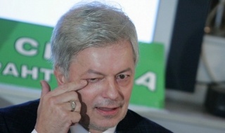 Валентин Михов съди БФС